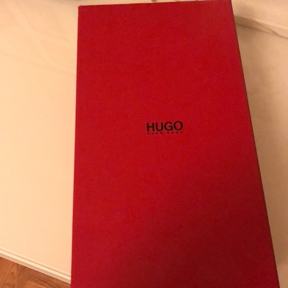 Hugo Boss Accessories - 📦 Hugo Boss box